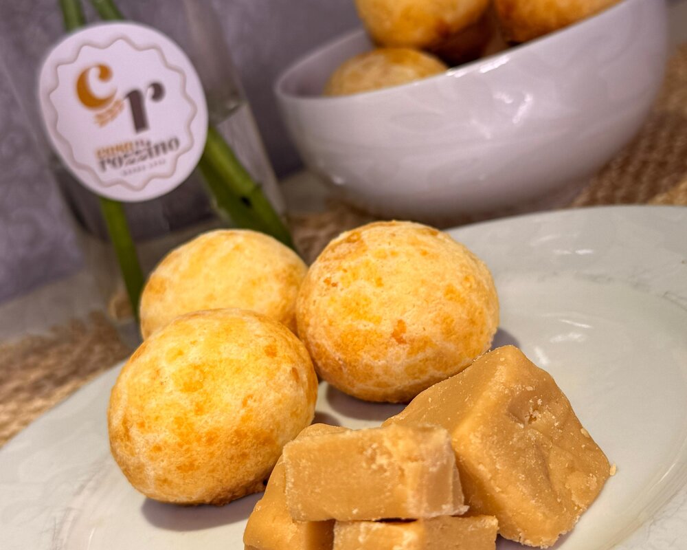 Pão de queijo com doce de leite