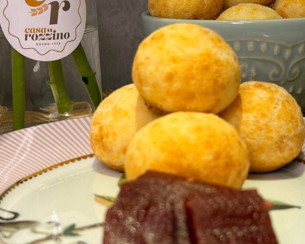 Pão de queijo com goiabada