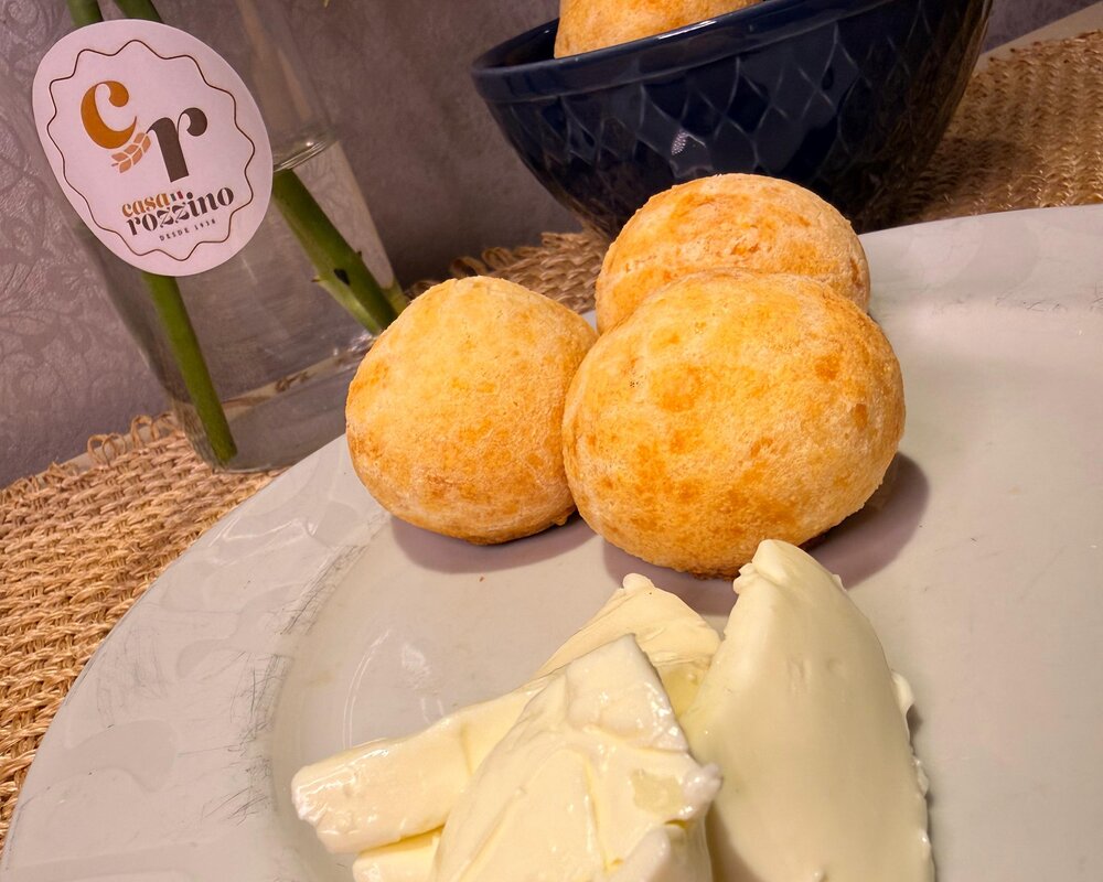 Pão de queijo com requeijão